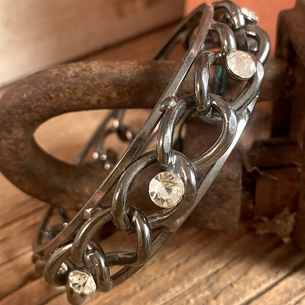 🛼3/$20🛼Metal Bangle with Crystal Stones